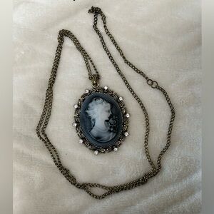 Fancy Cameo pendant with necklace